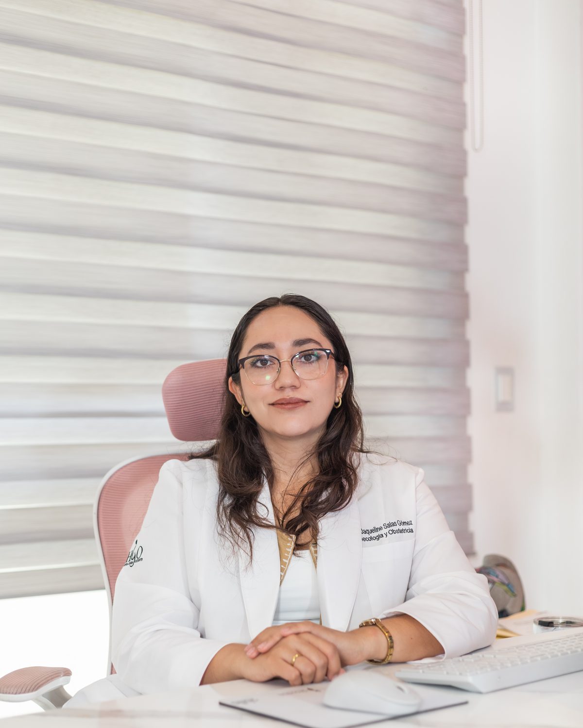 Dra. Jaqueline Salas en consulta en Mia Clinicas de la Mujer